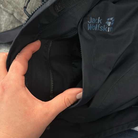 ❄️Jack Wolfskin winter coat in navy❄️ - Picture 12 of 12